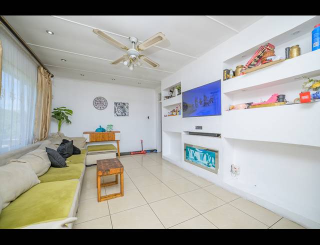 4 BEDROOM HOUSE FOR SALE IN RESERVOIR HILLS